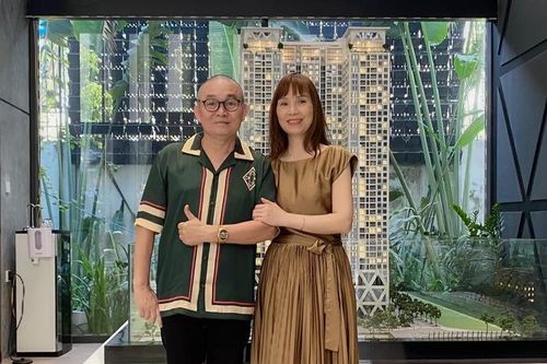 Chân dung người vợ 'hoa hậu phố cổ' của nghệ sĩ Xuân Hinh