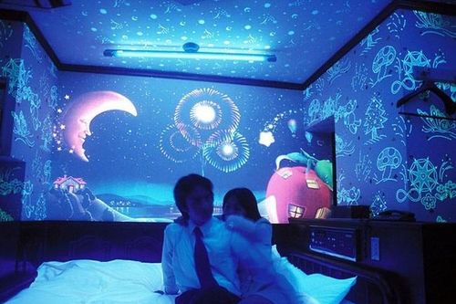 Giới trẻ ngại đẻ, khách sạn tình yêu Nhật Bản biến thành nhà tang lễ