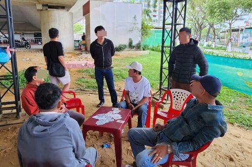 Lập sòng sát phạt dưới gầm cầu