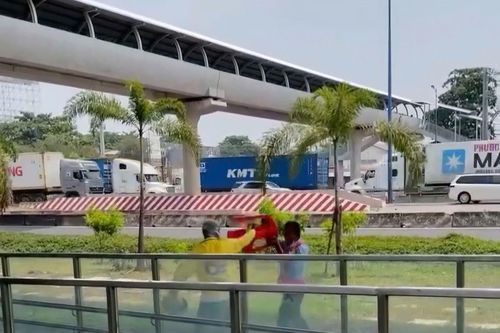 Lái xe ôm công nghệ và bảo vệ ga Metro Thủ Đức xô xát vì hút thuốc trong khu vực cấm
