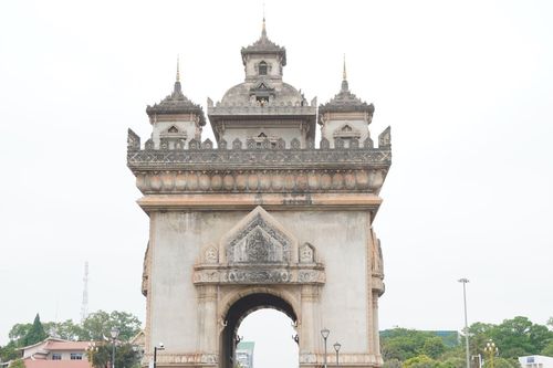 Khám phá Khải hoàn môn Patuxay của Lào