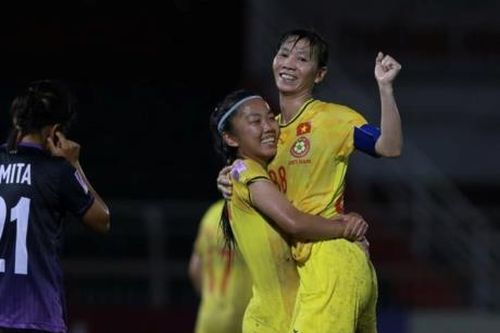 Lập mốc lịch sử, CLB nữ TPHCM nhận thưởng kỷ lục
