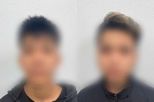 Bắt 2 đối tượng cầm dao nhọn đi trên đường, 'thách thức' Công an