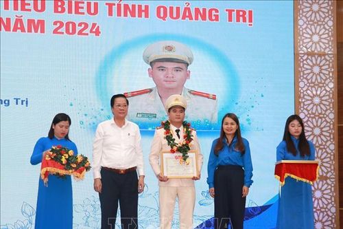 Trao giải thưởng 'Gương mặt trẻ tiêu biểu tỉnh Quảng Trị'