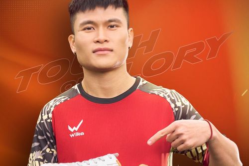 Tiền đạo ĐT Việt Nam ra mắt thương hiệu giày bóng đá riêng