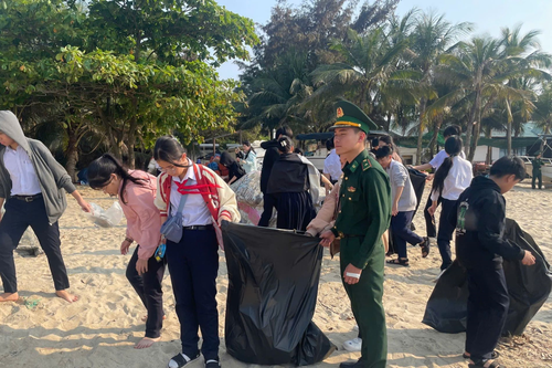 Trải nghiệm 'Một ngày cùng chiến sĩ Biên phòng'