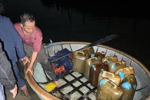 Tạm giữ hơn 1.000 lít dầu DO không rõ nguồn gốc