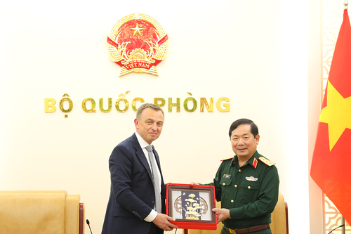 Thượng tướng Lê Huy Vịnh tiếp Đại sứ Ukraine