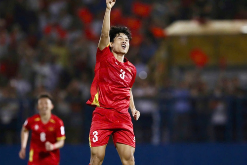 Chú ong thợ Văn Vĩ