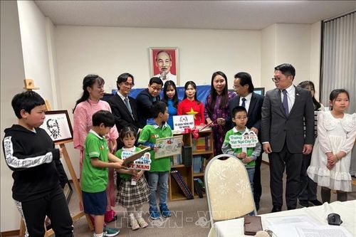 Phát động cuộc thi vẽ tranh quê hương và ra mắt tủ sách tiếng Việt tại Osaka, Nhật Bản