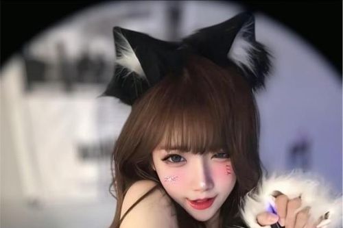 Nữ coser gây bão với diện mạo như AI