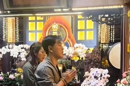 Xúc động hình ảnh vợ chồng Ưng Hoàng Phúc bên vợ Quý Bình