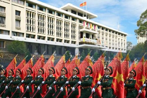 Cẩm nang chi tiết cho hội người 'mê' lễ diễu binh, diễu hành 30/4: Cách có vị trí đẹp, lộ trình, chỗ gửi xe và thời gian bạn cần biết