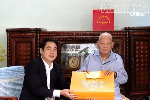 Bí thư Tỉnh ủy Khánh Hòa Nghiêm Xuân Thành: Thăm, tặng quà các cán bộ lão thành và cán bộ tiền khởi nghĩa ở Nha Trang