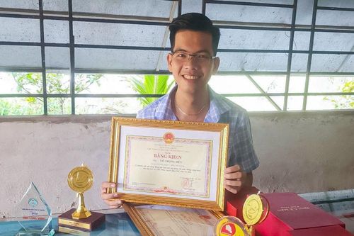 Chàng trai trẻ thích làm việc thiện