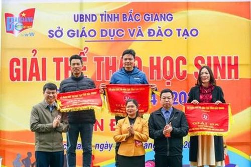 Khối phòng GD&ĐT huyện Lục Nam dẫn đầu giải thể thao Bắc Giang
