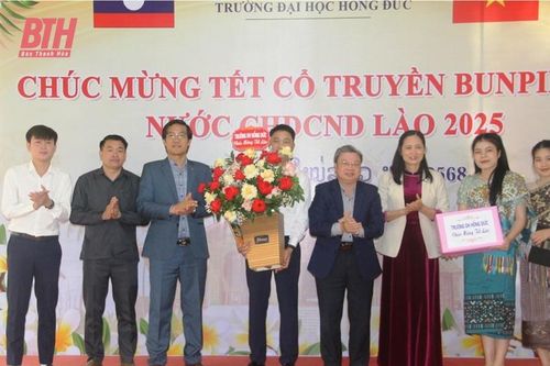 Trường ĐH Hồng Đức gặp mặt, giao lưu với lưu học sinh Lào nhân dịp Tết cổ truyền Bunpimay