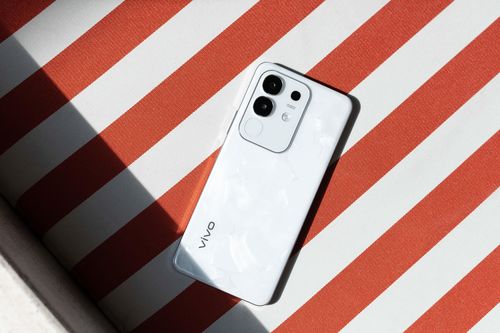 Smartphone giá rẻ đạt chuẩn độ bền quân đội