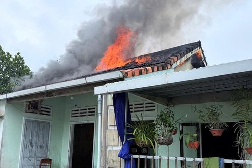 Chủ đi vắng 'bà hỏa' ghé thăm