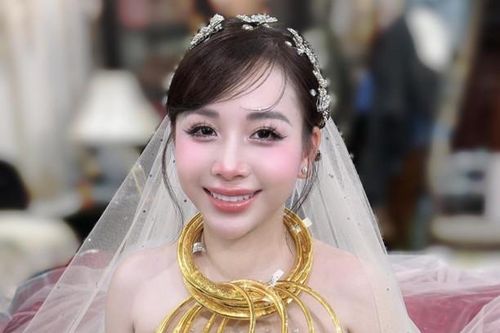 Cô dâu Thanh Hóa đeo vàng trĩu cổ khiến netizen rần rần 'xin vía'