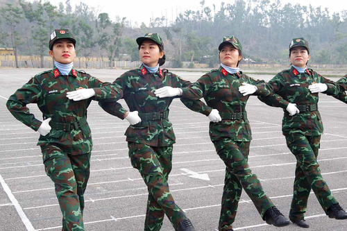 Đam mê võ thuật, nỗ lực luyện tập diễu binh