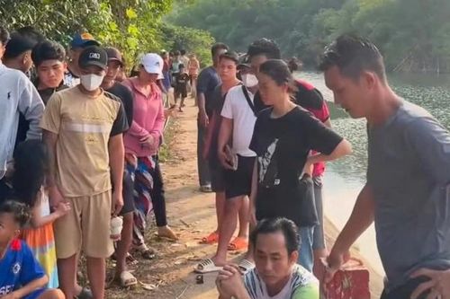 Thiếu niên vẫy tay kêu cứu giữa hồ và người cứu nạn đều tử vong