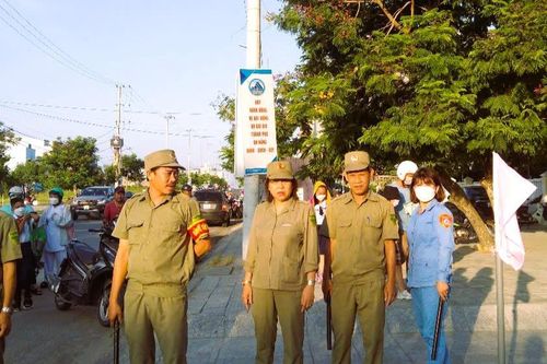 Người đàn bà vác tù và hàng tổng