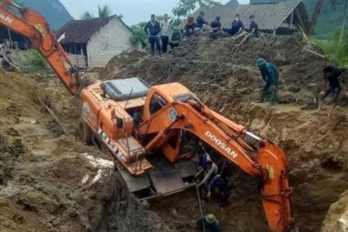 Sập giếng khiến 3 người chết