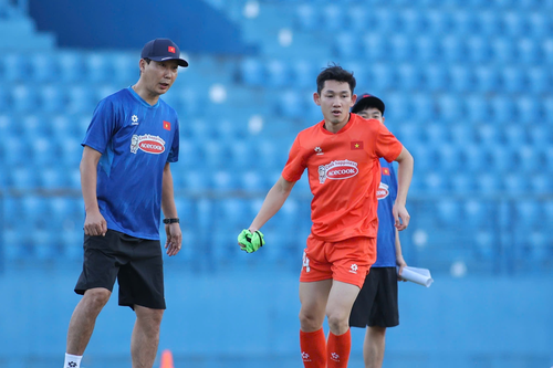 HLV Kim Sang-sik dẫn dắt các ngôi sao Đông Nam Á thi đấu với Man Utd