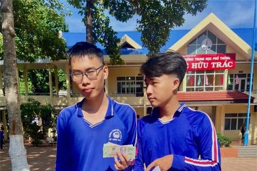 Nhặt được tiền, nam sinh lớp 12 nhờ công an tìm người đánh rơi