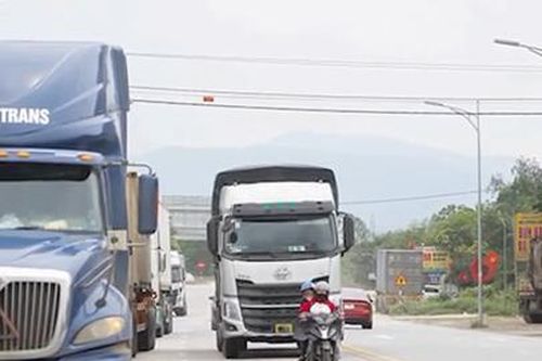 Tiềm ẩn nguy cơ mất an toàn giao thông tại nút ra vào cao tốc Diễn Châu - Bãi Vọt