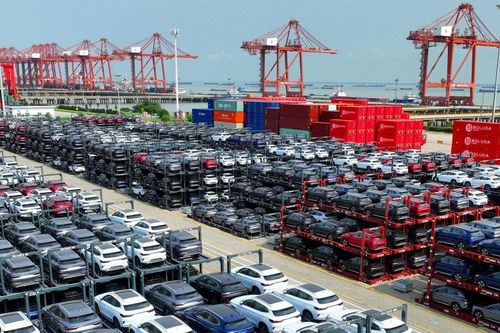 Xung quanh cuộc đua giá xe ở đất nước tỷ dân