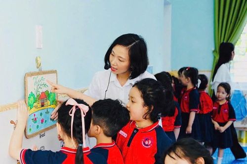 Học tập kinh nghiệm xây dựng trường mầm non hạnh phúc