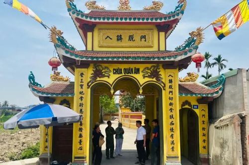 Một trẻ sơ sinh bị bỏ rơi tử vong trước cổng chùa