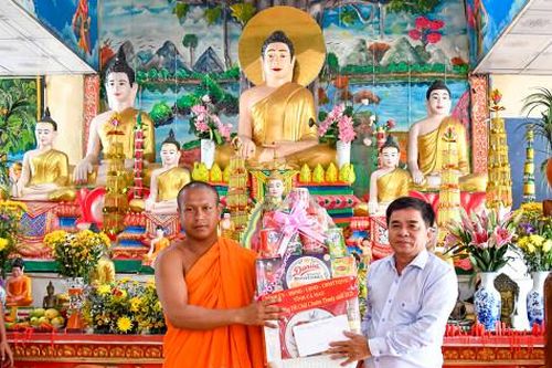 Thăm, chúc tết Chol Chnăm Thmây tại chùa Rạch Giồng