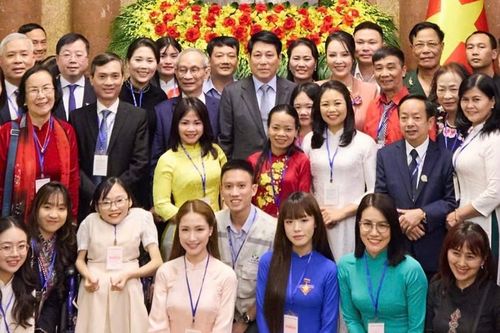 Chủ tịch nước gặp mặt 100 điển hình tiêu biểu trong chương trình 'Việc tử tế'