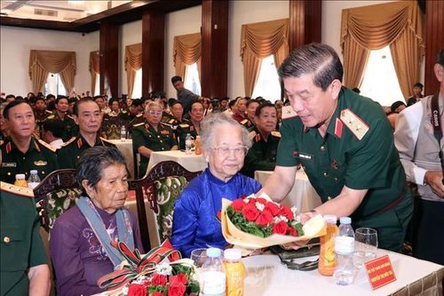 Tri ân những người làm nên chiến thắng lịch sử