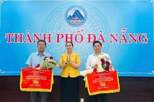Trao giải Hội thi - Diễu hành xe hoa, thuyền hoa chào mừng 50 năm Giải phóng Đà Nẵng