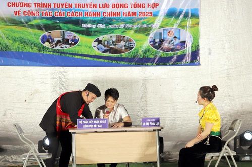 Tuyên truyền lưu động về cải cách hành chính tại Mường Chà