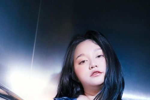 Trúc Anh (Mắt Biếc) trở lại với phong cách trẻ trung, gợi cảm