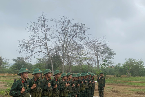 Trên bãi tập tháng Tư ở Sư đoàn 350