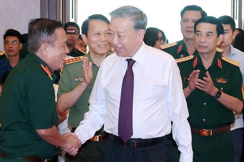 Tổng Bí thư Tô Lâm gặp mặt đại biểu tướng lĩnh, anh hùng và các lực lượng tham gia Chiến dịch Hồ Chí Minh