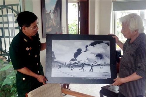Nhân chứng sống kể chuyện bức ảnh 'Truy kích địch trong sân bay Tân Sơn Nhất'