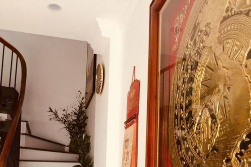 Cây cảnh đặt ở bậc cầu thang cho các mệnh Kim, Mộc, Thủy, Hỏa, Thổ