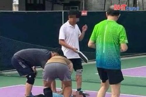 Người đàn ông gục xuống sân, tử vong khi đang chơi pickleball