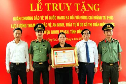 Truy tặng Huân Chương bảo vệ Tổ quốc hạng Ba tặng thành viên lực lượng bảo vệ ANTT