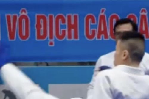 Nhà vô địch muay Thái bị xử thua trong tình huống hài hước