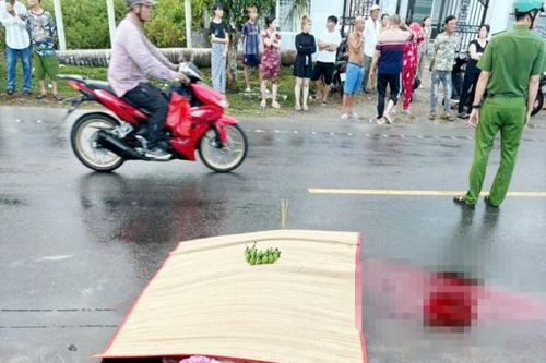Vướng vào dây điện ngang đường, người đàn ông chạy xe máy tử vong