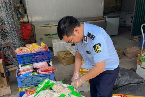 Quản lý thị trường Hà Nội tiếp tục thu giữ lượng lớn thực phẩm bẩn sắp tuồn ra thị trường