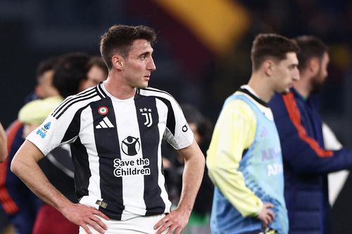 Juventus rao bán cả đội hình
